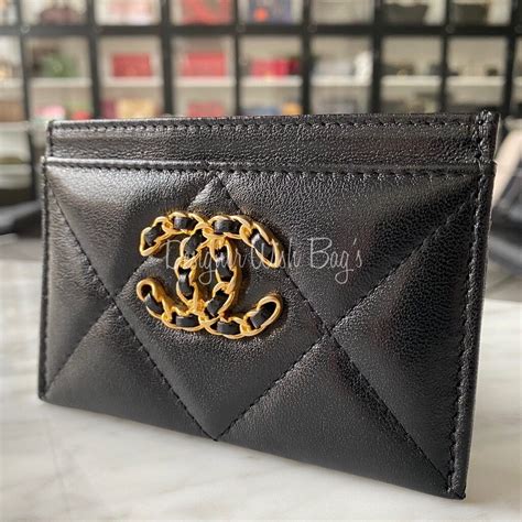 chanel 19 card holder black